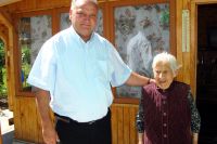 Иван Лебанов със столетницата Цветана Содева