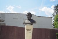|Паметник на Николай Гяуров