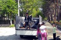 Почистване на лесопарк Двореца