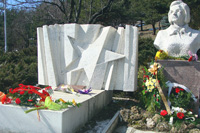 Вела Пеева паметник